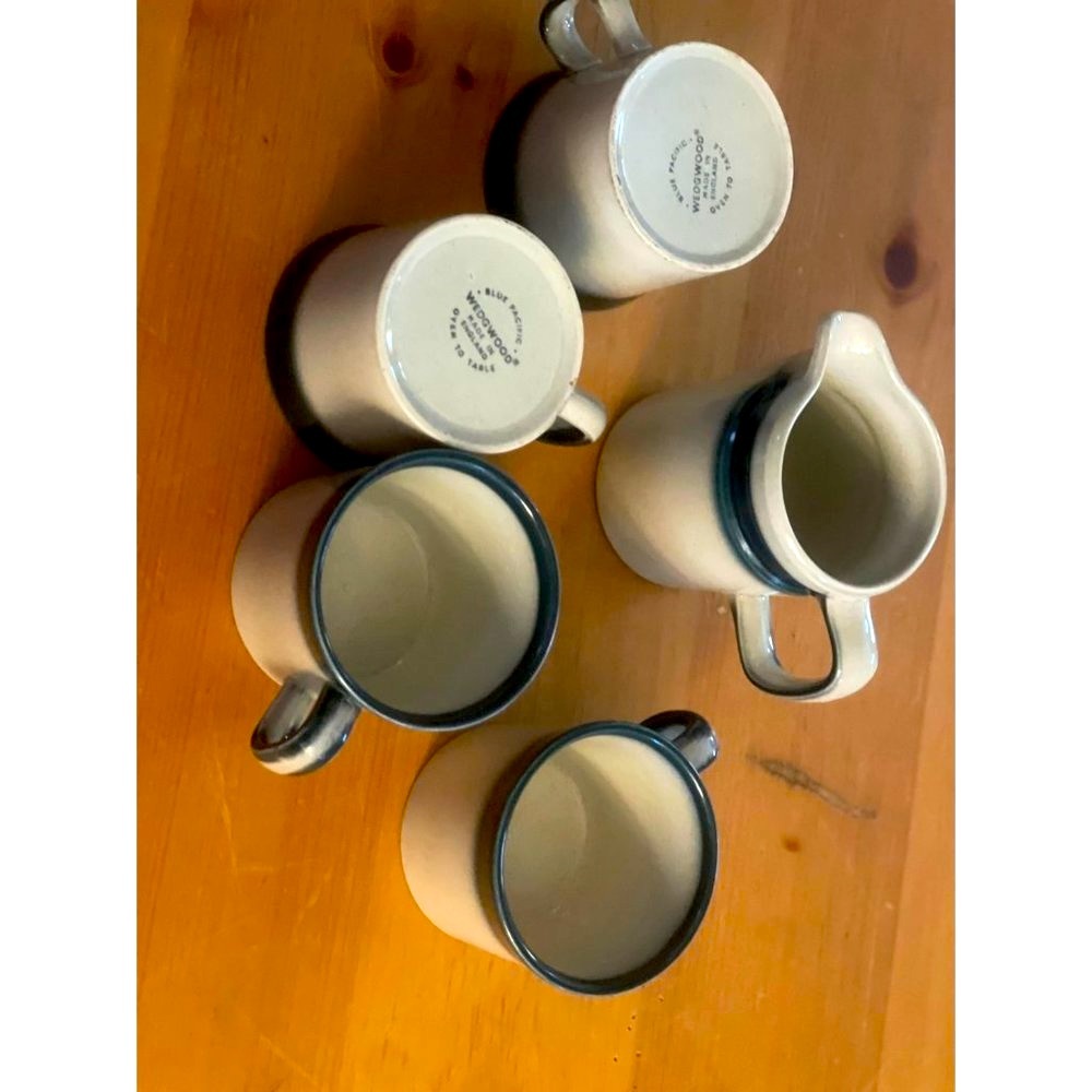 Vintage Wedgewood Blue Pacific Creamer Stoneware England Blue Rim with 4 matchin
